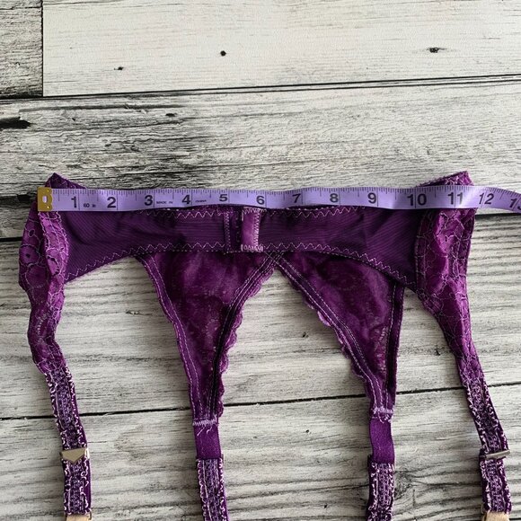 Vintage Garter Belt Purple Sheer Lace Claws Suspenders Lingerie - Picture 10 of 11